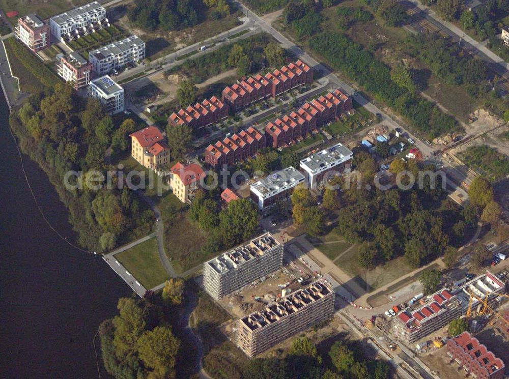 Aerial image Berlin-Lichtenberg - Blick auf die Knabenhäuser Rummelsburger Bucht ;Nach nur vierzehn Monate dauernden Modernisierungs- und Instandsetzungsarbeiten kann in den Knabenhäusern wieder gewohnt werden. Telefon: 030.35 59 01-0;Telefax: 030.35 59 01-99;E-mail: zentrale@wasserstadt.de