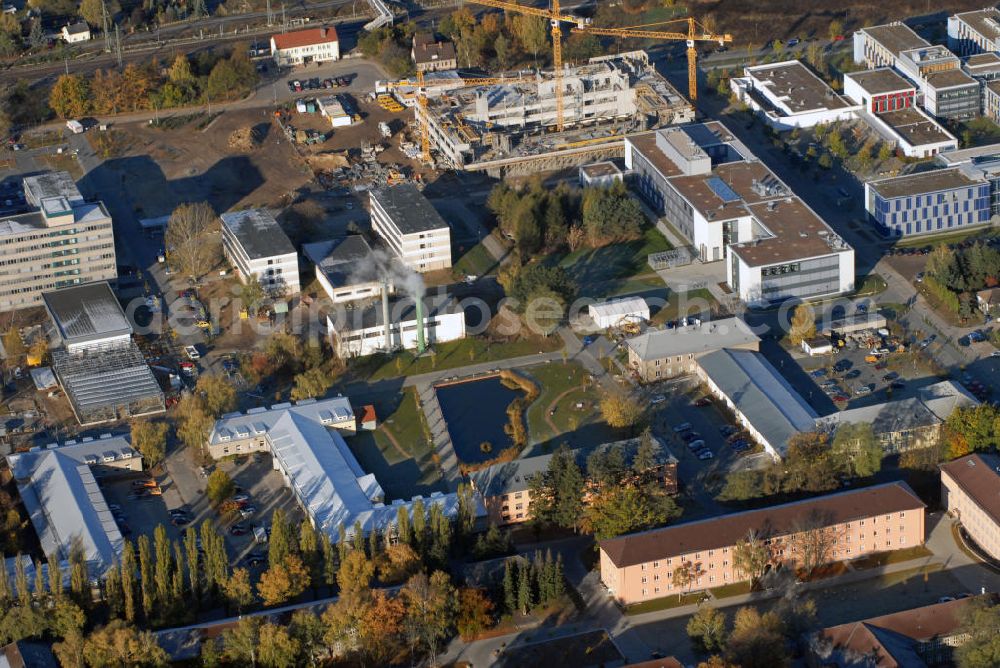 Aerial photograph Potsdam - Blick auf den Komplex II Golm der Universität Potsdam und den Bau des Instituts für Physik und Astronomie. Kontakt: Universität Potsdam, Am Neuen Palais 10 14469 Potsdam, Tel. +49(0)331 977 0, Fax +49(0)331 972163, Email: presse@uni-potsdam.de; Universität Potsdam Mathematisch- Naturwissenschaftliche Fakultät Komplex II, Karl-Liebknecht Straße 24-25 Haus 14 14476 Golm, Tel. +49(0)331 977 2960, Fax +49(0)331 977 2097, Email: mnfakul@uni-potsdam.de; Ermel Horinek Weber ASPLAN Architekten BDA Gesellschaft des Bürgerlichen Rechts, Fischerstraße 11 67655 Kaiserslautern, Tel. +49(0)631 36232 0, Fax +49(0)631 36232 99, Email: kl@asplan.de