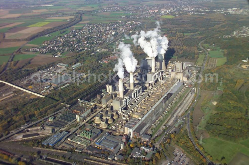 Grevenbroich (NRW) from the bird's eye view: Blick auf das Kraftwerk Grevenbroich der RWE RWE Energy AG; Rheinlanddamm 24; 44139 Dortmund Postadresse 44047 Dortmund; Tel: +49(0)231/438-02; Fax:+49(0)231/438-3182