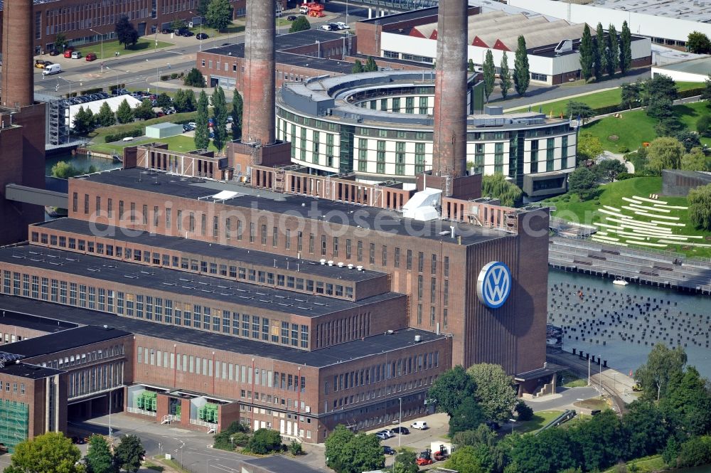 Aerial image Wolfsburg - View of the power plant of Volkswagen factory in Wolfsburg. Supplied by Volkswagen AG and managed by the subsidiary Volkswagen Kraftwerk GmbH, the cogeneration plant supplies the seat and the adjacent Autostadt of the Volkswagen AG with electricity and heat as well as the city of Wolfsburg with district heating