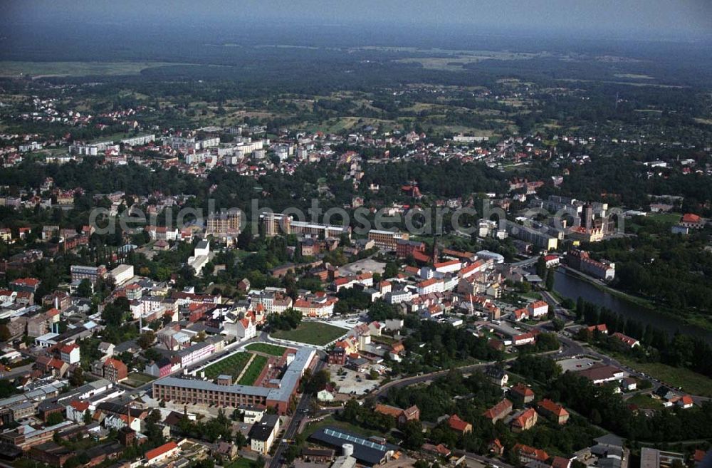 Forst from above - Blick auf die Kreisstadt Forst in Brandenburg. Die Stadt liegt östlich von Cottbus an der Neiße. Kontakt: Stadt Forst (Lausitz), Der Bürgermeister, Büro des Bürgermeisters / Öffentlichkeitsarbeit, Susanne Joel, Promenade 9, 03149 Forst (Lausitz), E-Mail: s.joel@forst-lausitz.de, Tel.: (03562) 989 - 102, Fax: (03562) 7460