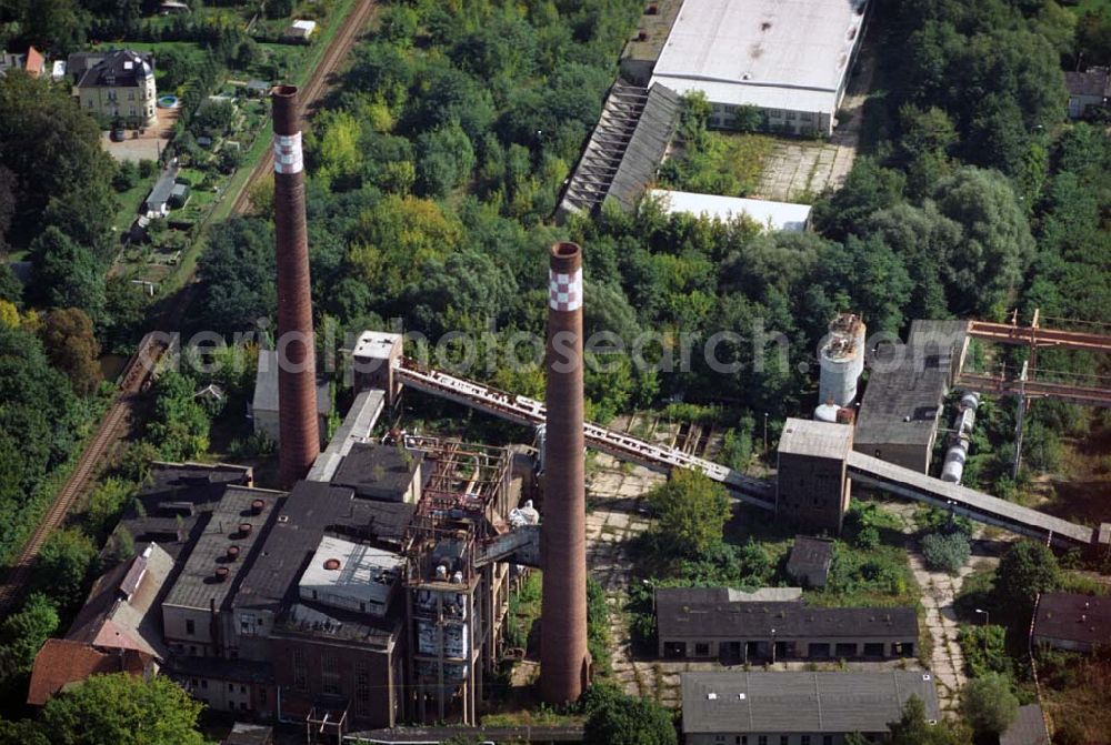 Forst from the bird's eye view: Blick auf eine ehemalige Tuchfabrik mit Hofpflasterung und Gleisresten (Öffentliches Denkmal) in der Kreisstadt Forst in Brandenburg.