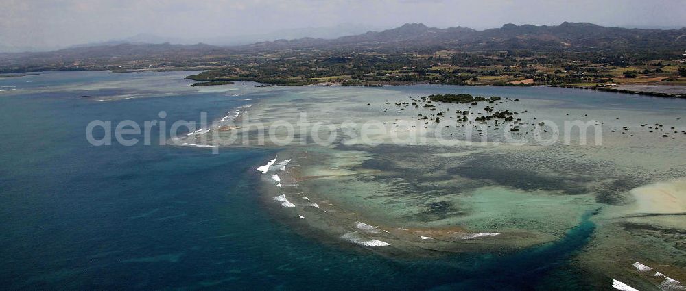 Aerial image Calatagan - Blick auf die Küste von Calatagan. Die weißen Strände der Halbinsel sind beliebte Erholungsgebiete der Reichen und Berühmten von Manila. Views of the coast of Calatagan. The white beaches of the peninsula are popular recreational areas of the rich and famous of Manila.