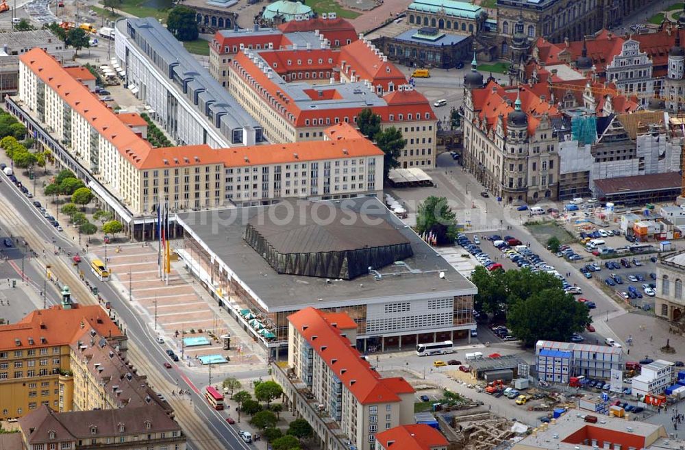 Dresden from above - Blick auf den Kulturpalast in Dresden. Er wurde 1966-1969 von Architekt Wolfgang Hänsch erbaut und besitzt einen großen Konzert- und Kongresssaal, ein Kammertheater und mehrere Versammlungssäle. Wie in den üblichen sozialistischen Kulturpalästen waren hier auch diverse Restaurants und Geschäfte untergebracht. Jetzt soll er zur neuen Dresdner Philharmonie umgebaut werden.