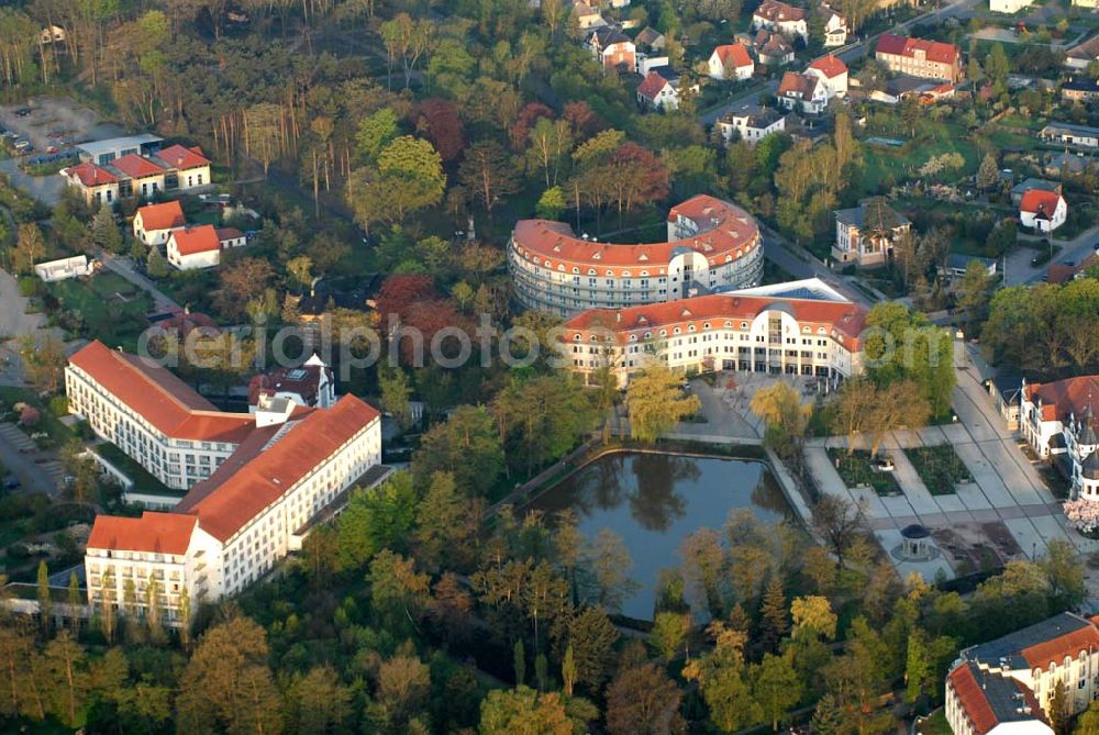 Bad Schmiedeberg from the bird's eye view: Blick auf das Kurmittelhaus, die Rehaklinik und das 1908 erbaute Jugendstil-Kurhaus in Bad Schmiedeberg. Kontakt: Kurmittelhaus und Kurhaus: Eisenmoorbad, Bad Schmiedeberg-Kur-GmbH, e-mail: kultur@embs.de,