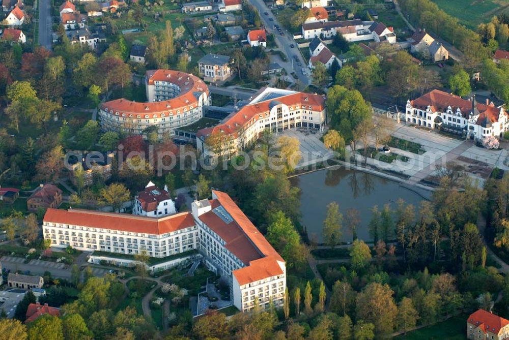 Bad Schmiedeberg from above - Blick auf das Kurmittelhaus, die Rehaklinik und das 1908 erbaute Jugendstil-Kurhaus in Bad Schmiedeberg. Kontakt: Kurmittelhaus und Kurhaus: Eisenmoorbad, Bad Schmiedeberg-Kur-GmbH, e-mail: kultur@embs.de,