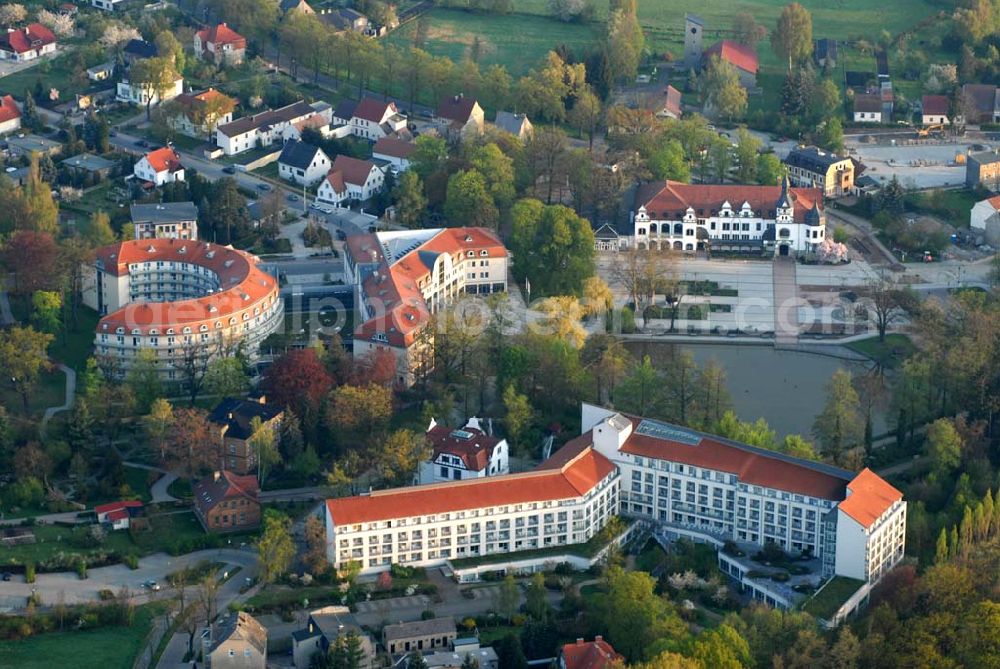 Aerial photograph Bad Schmiedeberg - Blick auf das Kurmittelhaus, die Rehaklinik und das 1908 erbaute Jugendstil-Kurhaus in Bad Schmiedeberg. Kontakt: Kurmittelhaus und Kurhaus: Eisenmoorbad, Bad Schmiedeberg-Kur-GmbH, e-mail: kultur@embs.de,