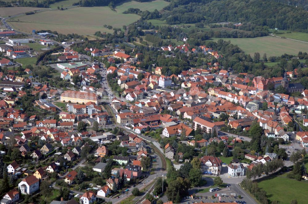 Bad Berka from above - Blick über die Innenstadt von Bad Berka. Es ist eine Kurstadt im Mittleren Ilmtal nicht weit entfernt von Erfurt und Jena. Im Jahr 1994 wurde eine Verwaltungsreform durchgeführt, in der die bis dahin selbstständigen Orte Tannroda, Meckfeld und Tiefengruben Bad Berka zugeordnet wurden. Eine der Besonderheiten der Stadt ist der Goethebrunnen dessen Heilwasser durch eine kurmäßige Anwendung eine günstige Einwirkung auf den Purinstoffwechsel haben soll. Kontakt: Stadtverwaltung Bad Berka, Am Markt 10 99438 Bad Berka, Tel. +49(0)36458 551 12, Fax +49(0)36458 551 55, Email: ino@bad-berka.de