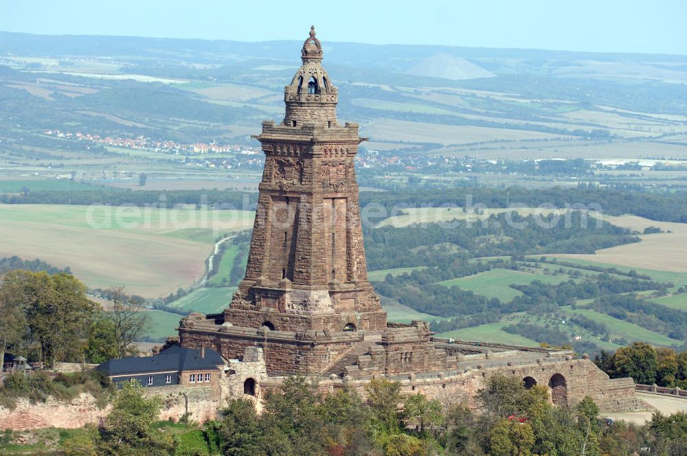 Aerial photograph Bad Frankenhausen - Blick auf das Kyffhäuser Denkmal, Das 81 Meter hohe Kyffhäuser-Denkmal ragt in der Abenddämmerung aus dem Kyffhäuser-Gebirge bei Bad Frankenhausen im Norden Thüringens heraus. Es wurde zwischen 1891 und 1896 als Kaiser-Wilhelm-Nationaldenkmal errichtet. Das Kyffhäuser-Denkmal ist mit jährlich zirka 200.000 Besuchern neben der Wartburg-Stiftung Eisenach der meistbesuchte Ort in Thüringen.