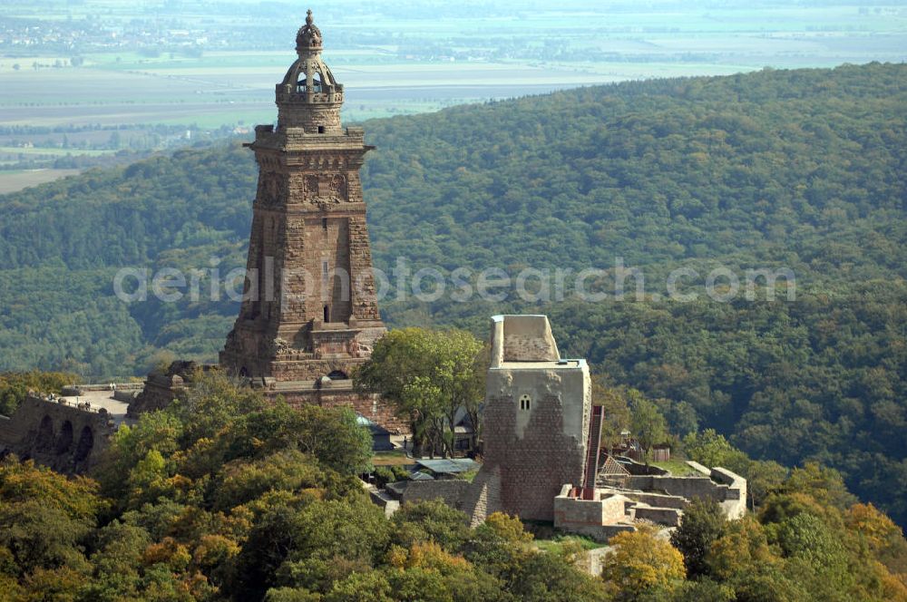 Aerial photograph Bad Frankenhausen - Blick auf das Kyffhäuser Denkmal, Das 81 Meter hohe Kyffhäuser-Denkmal ragt in der Abenddämmerung aus dem Kyffhäuser-Gebirge bei Bad Frankenhausen im Norden Thüringens heraus. Es wurde zwischen 1891 und 1896 als Kaiser-Wilhelm-Nationaldenkmal errichtet. Das Kyffhäuser-Denkmal ist mit jährlich zirka 200.000 Besuchern neben der Wartburg-Stiftung Eisenach der meistbesuchte Ort in Thüringen.