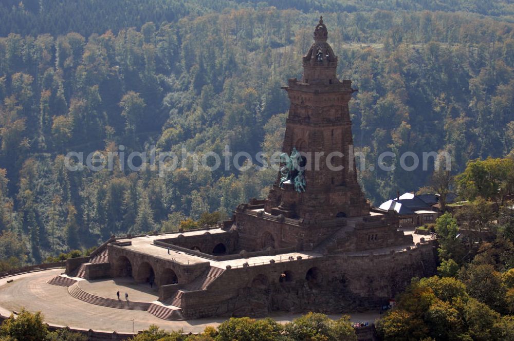 Bad Frankenhausen from above - Blick auf das Kyffhäuser Denkmal, Das 81 Meter hohe Kyffhäuser-Denkmal ragt in der Abenddämmerung aus dem Kyffhäuser-Gebirge bei Bad Frankenhausen im Norden Thüringens heraus. Es wurde zwischen 1891 und 1896 als Kaiser-Wilhelm-Nationaldenkmal errichtet. Das Kyffhäuser-Denkmal ist mit jährlich zirka 200.000 Besuchern neben der Wartburg-Stiftung Eisenach der meistbesuchte Ort in Thüringen.