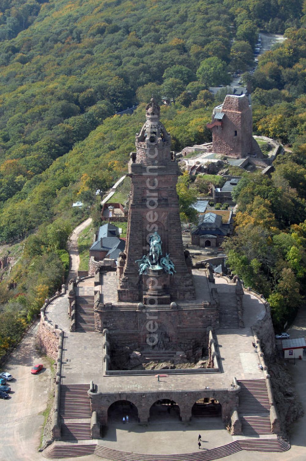 Aerial image Bad Frankenhausen - Blick auf das Kyffhäuser Denkmal, Das 81 Meter hohe Kyffhäuser-Denkmal ragt in der Abenddämmerung aus dem Kyffhäuser-Gebirge bei Bad Frankenhausen im Norden Thüringens heraus. Es wurde zwischen 1891 und 1896 als Kaiser-Wilhelm-Nationaldenkmal errichtet. Das Kyffhäuser-Denkmal ist mit jährlich zirka 200.000 Besuchern neben der Wartburg-Stiftung Eisenach der meistbesuchte Ort in Thüringen.