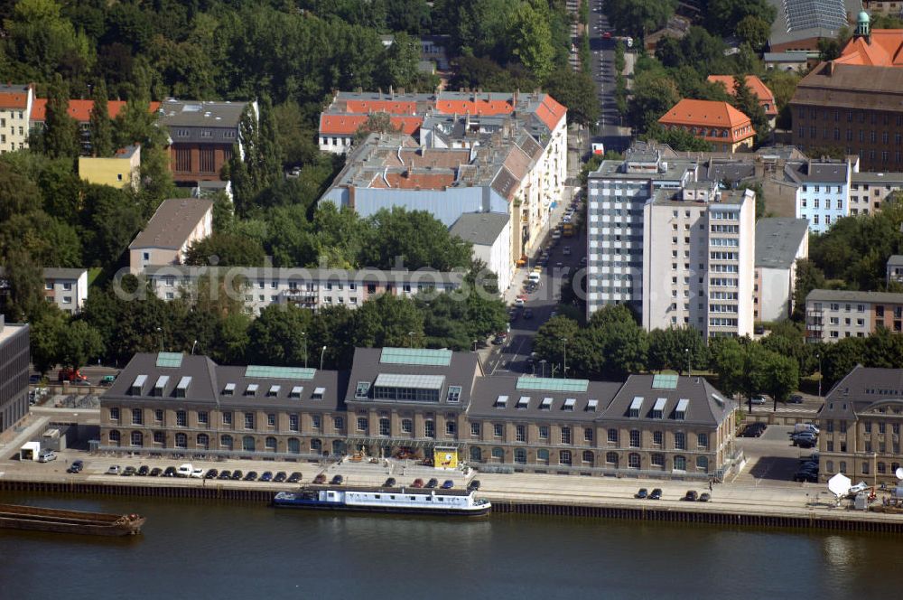 Aerial image Berlin - Blick auf eine Lagerhalle am Berliner Osthafen. Es ist das westliche der beiden symmetrisch angelegten Lagerhäuser. Dort hat der Musiksender MTV seit April 2004 seine Deutschlandzentrale in Betrieb. Links daneben entsteht ein weiterer Neubau des Unternehmens. Adresse: MTV Networks Germany GmbH, Stralauer Allee 6-7, 10245 Berlin, Tel. +49 (0)30 700 100 0, Fax +49 (0)30 700 100 599