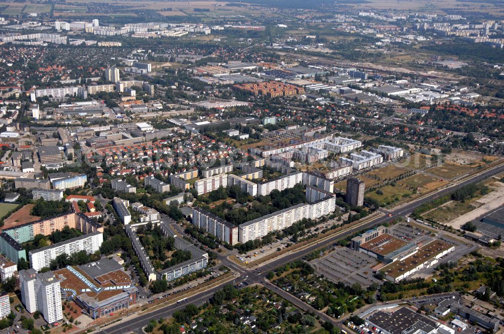 Aerial photograph Berlin - Stadtansicht auf die Landsberger Allee in Berlin-Lichtenberg. Links unten ist das Allee-Center der ECE zu sehen, rechts unten die Einkaufspassagen Landsberger Allee an denen sich die Baufläche eines neuen IKEA Markts an der rechts im Bild quer verlaufenden Rhinstraße anschließen. Vor dieser Straße eher mittig befindet sich das Wohngebiet der Weißen Taube, dahinter das Gelände des Gewerbezentrums Hohenschönhausen.