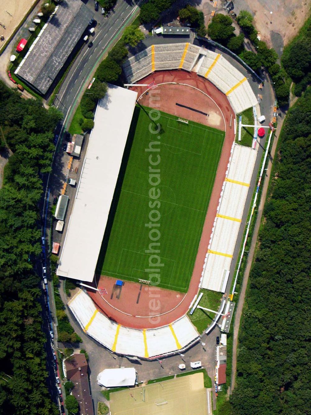 Aerial image Siegen - 27.08.2005 Siegen; Seit dem letzten Umbau hat das Leimbachstadion ein Fassungsvermögen von ca. 18.500 Plätzen Zuschauern. Knapp 2.000 Sitzplätze befinden sich unter dem Dach der Haupttribüne, dazu auch noch weitere rund 1.200 Stehplätze. Seit zwei Jahren existiert ein modernisierter Gästeblock und auch die restlichen Stehstufen wurden mittlerweile komplett erneuert.