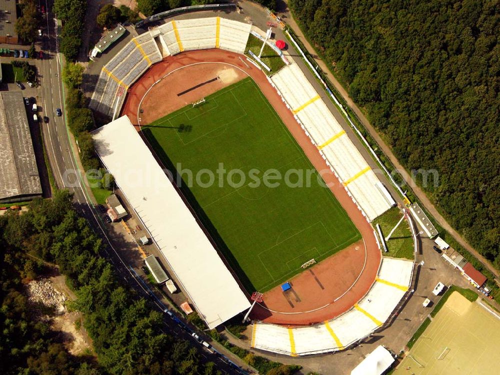 Aerial photograph Siegen - 27.08.2005 Siegen; Seit dem letzten Umbau hat das Leimbachstadion ein Fassungsvermögen von ca. 18.500 Plätzen Zuschauern. Knapp 2.000 Sitzplätze befinden sich unter dem Dach der Haupttribüne, dazu auch noch weitere rund 1.200 Stehplätze. Seit zwei Jahren existiert ein modernisierter Gästeblock und auch die restlichen Stehstufen wurden mittlerweile komplett erneuert.