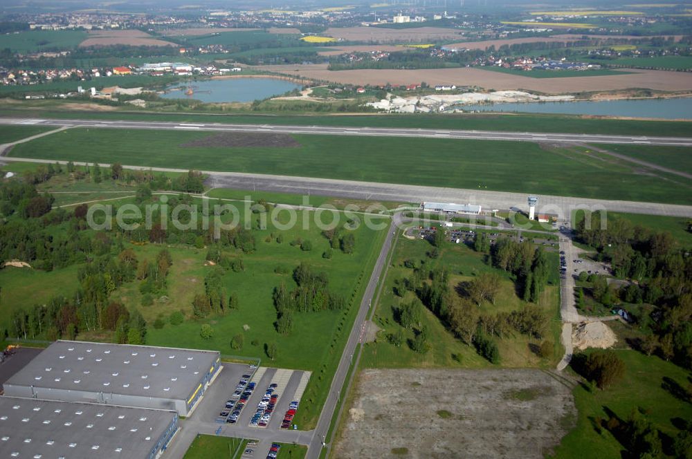 Aerial photograph Nobitz - Blick auf den Leipzig-Altenburg Airport bei Nobitz. Der Leipzig-Altenburg Airport bei Nobitz ist ein Regionalflugplatz im Altenburger Land. Er befindet sich auf dem Gelände der Gemeinde Nobitz. Klassifiziert ist der Airport als Verkehrslandeplatz und gilt als einer der ältesten Fluglandeplätze Deutschlands. Kontakt: Flugplatz Altenburg-Nobitz GmbH, 04603 Nobitz, Tel.: +49(0)3447 5900, Tel. Tower: +49(0)3447 590150, Fax: +49(0)3447 590199, Achim Walder: