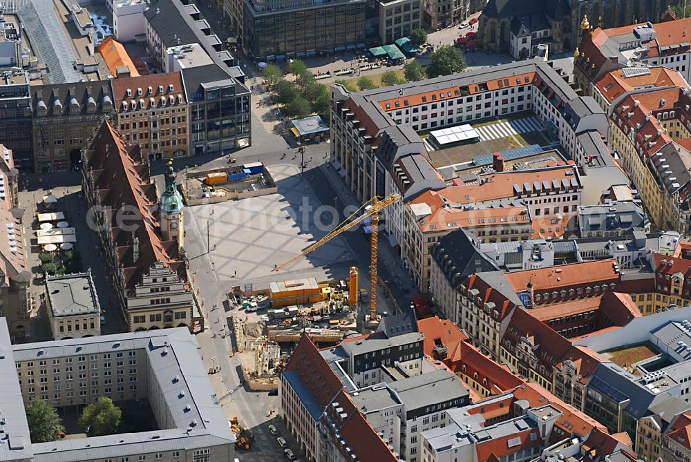 Aerial image Leipzig - Blick auf den Leipziger Altmarkt mit City-Tunnel-Baustelle und das Alte Rathaus (Altes Rathaus, Markt 1, 04109 Leipzig, e-mail: stadtmuseum@leipzig.de), links davon die Alte Handelsbörse (Naschmarkt 1, 04109 Leipzig, Tel. 0341 / 9610368 und 9651322, Fax 0341 / 9651322, eMail: Stadtmuseum.Leipzig@t-online.de), dahinter die Mädler-Passage