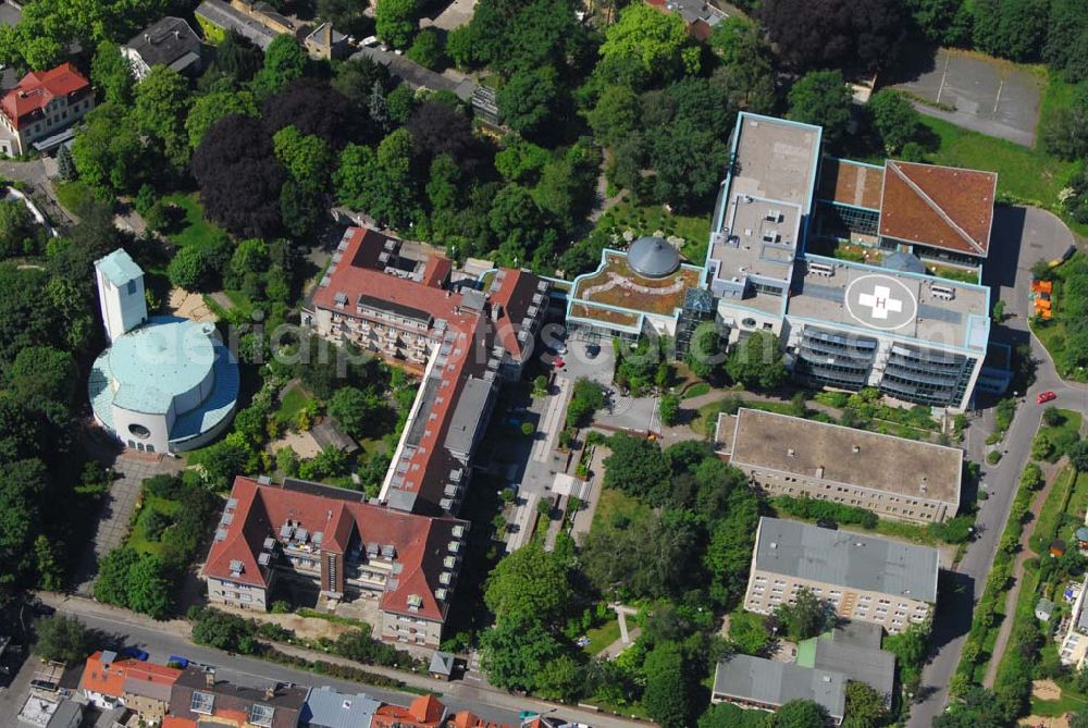 Leipzig from the bird's eye view: Blick auf das Leipziger Elisabethkrankenhaus (St. Elisabeth Krankenhaus Leipzig Akademisches Lehrkrankenhaus der Universität Leipzig Biedermannstraße 84 04277 Leipzig Gemeinnützige Gesellschaft mbH des Katholischen Kirchenlehens St. Trinitatis zu Leipzig Tel.: (0341) 3959 - 0 Fax: (0341) 3959 - 233 E-Mail: info@ek-leipzig.de Achim Walder: