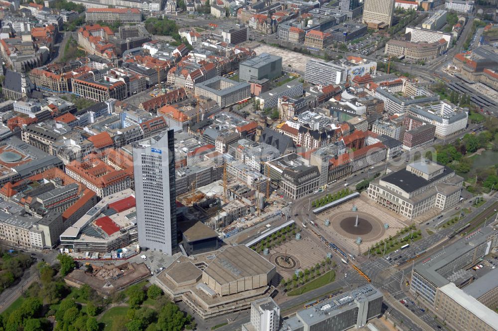 Aerial photograph Leipzig - Blick auf die Leipziger Innenstadt mit dem MDR - Hochhaus. Neubau des Hauptgebäudes der UNI Leipzig am Hochhaus des MDR am Augustusplatz in Leipzig. Es entsteht ein Neubau der Aula als multifunktionales und repräsentatives Herzstück im entstehnden Campus der Universität Leipzig am Augustusplatz durch ein 8-geschossiges Gebäude mit einer Grundfläche von ca. 4.300m². Umsetzung: BATEG Ingenieurbau