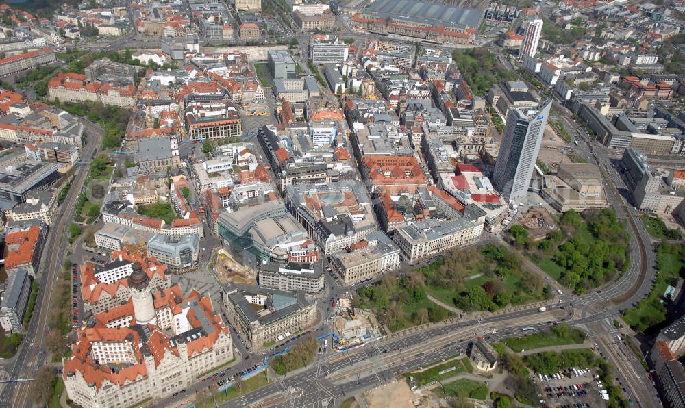 Aerial image Leipzig - Blick auf die Leipziger Innenstadt mit dem MDR - Hochhaus. Neubau des Hauptgebäudes der UNI Leipzig am Hochhaus des MDR am Augustusplatz in Leipzig. Es entsteht ein Neubau der Aula als multifunktionales und repräsentatives Herzstück im entstehnden Campus der Universität Leipzig am Augustusplatz durch ein 8-geschossiges Gebäude mit einer Grundfläche von ca. 4.300m². Umsetzung: BATEG Ingenieurbau