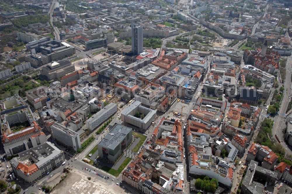 Leipzig from the bird's eye view: Blick auf die Leipziger Innenstadt mit dem MDR - Hochhaus. Neubau des Hauptgebäudes der UNI Leipzig am Hochhaus des MDR am Augustusplatz in Leipzig. Es entsteht ein Neubau der Aula als multifunktionales und repräsentatives Herzstück im entstehnden Campus der Universität Leipzig am Augustusplatz durch ein 8-geschossiges Gebäude mit einer Grundfläche von ca. 4.300m². Umsetzung: BATEG Ingenieurbau