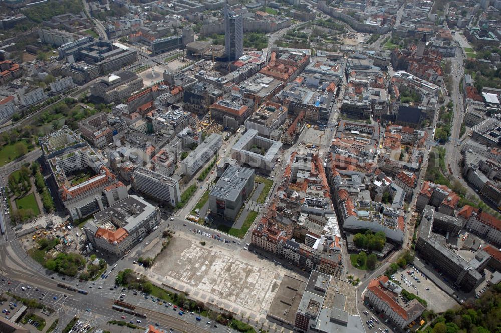 Aerial image Leipzig - Blick auf die Leipziger Innenstadt mit dem MDR - Hochhaus. Neubau des Hauptgebäudes der UNI Leipzig am Hochhaus des MDR am Augustusplatz in Leipzig. Es entsteht ein Neubau der Aula als multifunktionales und repräsentatives Herzstück im entstehnden Campus der Universität Leipzig am Augustusplatz durch ein 8-geschossiges Gebäude mit einer Grundfläche von ca. 4.300m². Umsetzung: BATEG Ingenieurbau