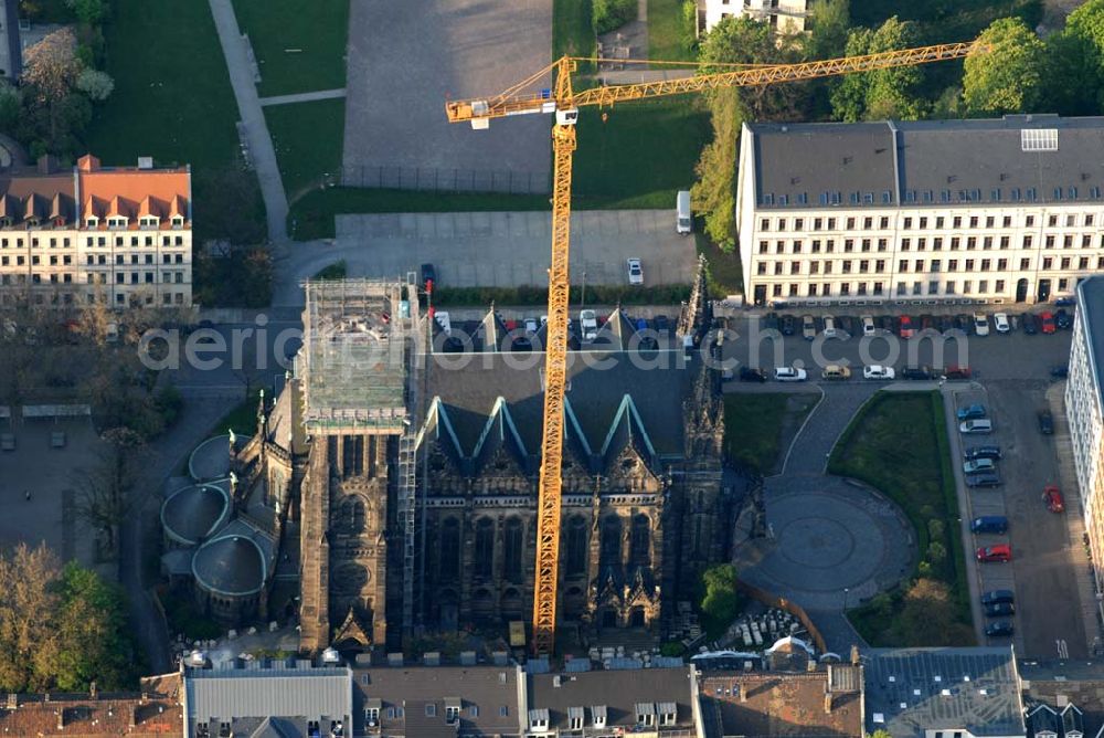 Aerial image Leipzig - Blick auf die Leipziger Peterskirche. 1885 wurde der neogotische Bau geweiht. Er wurde im 2. Weltkrieg stark beschädigt. Bis heute wurde er noch nicht vollständig rekonstruiert. Zur Zeit wird der Kirchturm restauriert. Kontakt: Ev.-luth. Kirchgemeinde St. Petri, Schletterstraße 5, 04107 Leipzig, Tel.: 0341 - 213 16 12, Fax: 0341 - 149 44 32, E-Mail: info@peterskirche-leipzig.de,