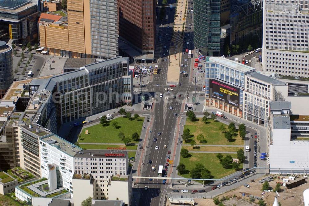 Aerial image Berlin - Blick auf den Leipziger Platz am Besucher- und Tourismusmagneten Potsdamer Platz mit dem SONY-Center / Bahntower in Berlin-Mitte.