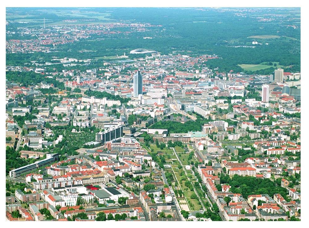 Leipzig from the bird's eye view: Blick auf das Leipziger Stadtzentrum. Mit im Bild der Weisheitszahn, Sitz des Mitteldeutschen Rundfunks (MDR).Links im Hintergrund zu sehen ist das neue Zentralstadion, rechts der Leipziger Hauptbahnhof.