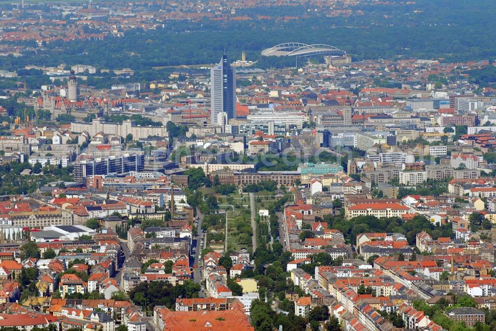 Aerial image Leipzig - Blick auf das Leipziger Stadtzentrum. Mit im Bild der Weisheitszahn, Sitz des Mitteldeutschen Rundfunks (MDR).Links im Hintergrund zu sehen ist das neue Zentralstadion, rechts der Leipziger Hauptbahnhof.