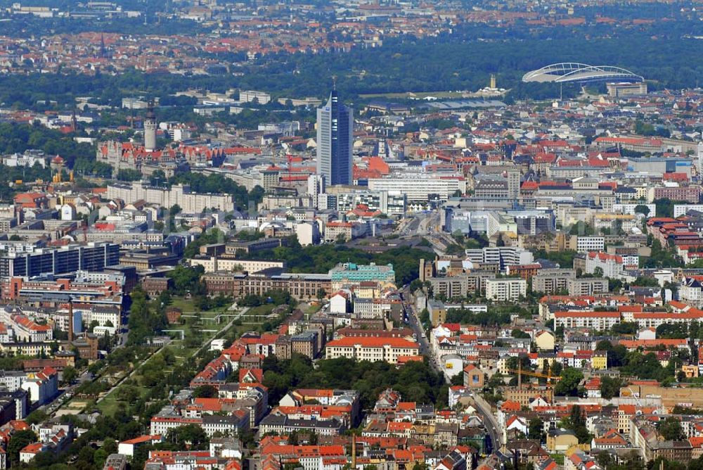 Leipzig from above - Blick auf das Leipziger Stadtzentrum. Mit im Bild der Weisheitszahn, Sitz des Mitteldeutschen Rundfunks (MDR).Links im Hintergrund zu sehen ist das neue Zentralstadion, rechts der Leipziger Hauptbahnhof.