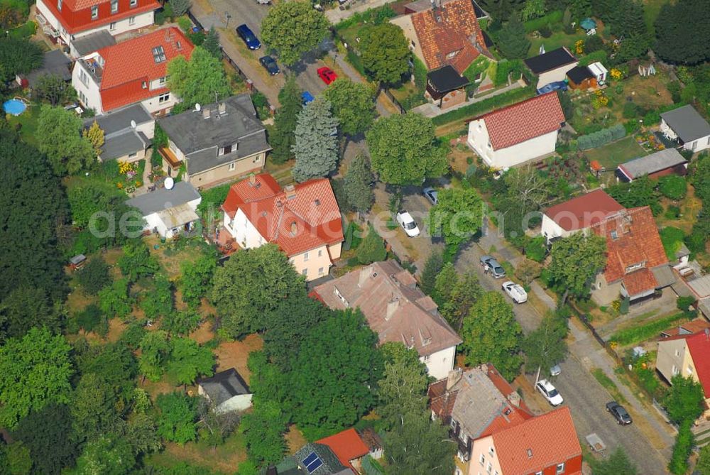 Aerial photograph Berlin - Blick auf die Leopoldstraße 20 in 12621 Berlin-Biesdorf