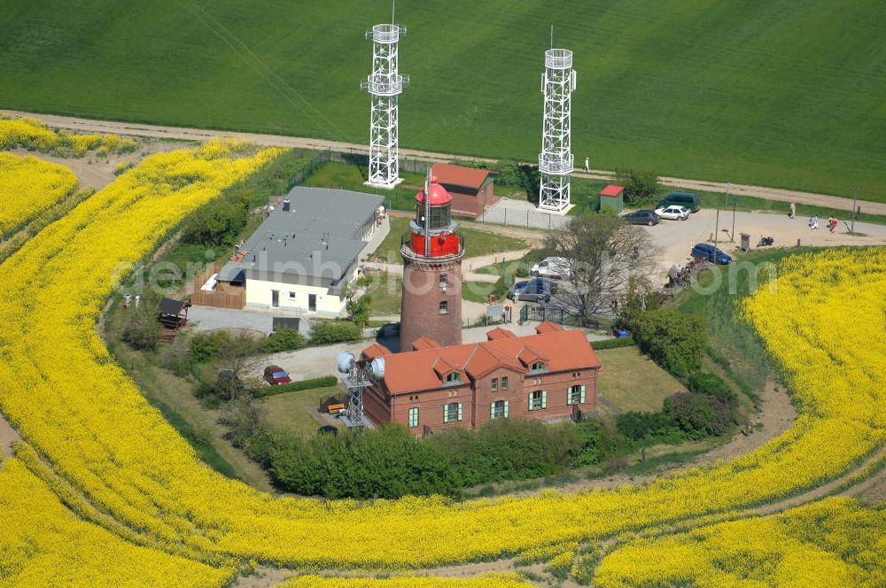 Bastorf from above - Der Leuchtturm von Bastorf an der Mecklenburger Bucht der Ostsee oberhalb von Kap Bukspitze, deshalb auch Buk genannt, ist mit nur 20,8 m Höhe einer der kleinsten deutschen Leuchttürme. Hauptaufgabe ist die Warnung vor „Hannibal“, einer Sandbank hier in der Einfahrt zur Wismarer Bucht.