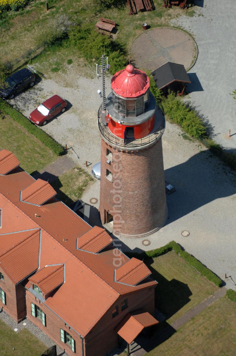 Bastorf from the bird's eye view: Der Leuchtturm von Bastorf an der Mecklenburger Bucht der Ostsee oberhalb von Kap Bukspitze, deshalb auch Buk genannt, ist mit nur 20,8 m Höhe einer der kleinsten deutschen Leuchttürme. Hauptaufgabe ist die Warnung vor „Hannibal“, einer Sandbank hier in der Einfahrt zur Wismarer Bucht.