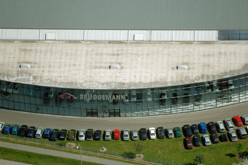 Aerial photograph Rostock - Blick auf das Autohaus Brüggemann in Rostock. Es organisiert Verkauf, Auslieferung, Instandhaltung von Fahrzeugen. Adresse: Schutower Str. 9, 18069 Rostock, Tel. +49 (0)3 81 6 37 39 0, Fax +49 (0)3 81 6 37 39 20, Email rostock@autohaus-brueggemann.de