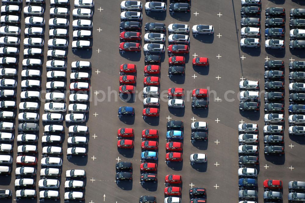 Seddiner See from the bird's eye view: Blick auf ein Logistikzentrum in Seddiner See OT Neuseddin. Das Unternehmen Werner Egerland Automobillogistik GmbH & Co. KG ist im Gewerbegebiet Neuseddin angesiedelt. Dort erfüllt es Dienstleistungen rund um Pkw und Nutzfahrzeuge; z. B. Lackierungen, Lagerung, Transporte, Auf- und Umbauten. Adresse: 14554 Seddiner See, Am Fuchsbau 21, Tel. +49 (0)3 32 05 5 22 0, Fax +49 (0)3 32 05 5 22 14, Email j.ilgner@egerland.de