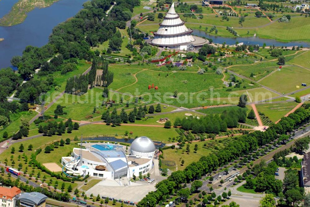 Magdeburg from the bird's eye view: Blick auf den Magdeburger Elbauenpark mit Jahrtausendturm und dem Erlebnisbad NAUTICA. Kontakt: Natur- und Kulturpark Elbaue GmbH (NKE), Tessenowstraße 5a, 39114 Magdeburg, Telefon: 0391 5957-400, Telefax: 0391 886-2934, info@elbauenpark-md.de,