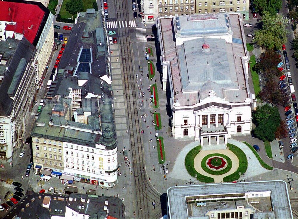 Aerial image Brno / Brünn - Das Mahen-Theater wurde von den Wiener Architekten Ferdinand Fellner (1848-1916) und Hermann Hellner (1849-1919) in den Jahren 1881-1882 entworfen. Es steht an der Stelle der ehemaligen Stadtmauer. Das Theater begann seine Tätigkeit am 14. November 1882, und zu seinen Vorteilen gehörte die edisonsche elektrische Beleuchtung.