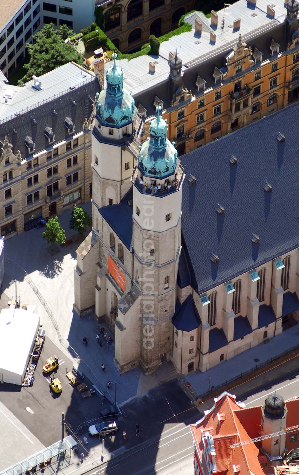 Aerial photograph Halle/Saale - Blick auf die die Altstadt von Halle mit dem Roten Turm und der Marienkirche