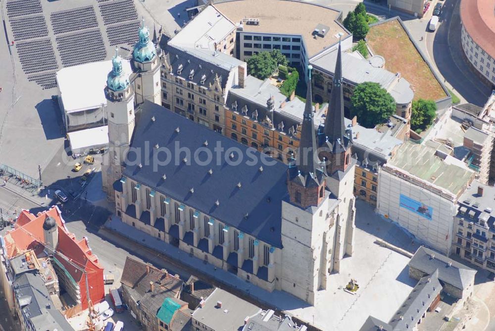 Halle/Saale from the bird's eye view: Blick auf die die Altstadt von Halle mit dem Roten Turm und der Marienkirche