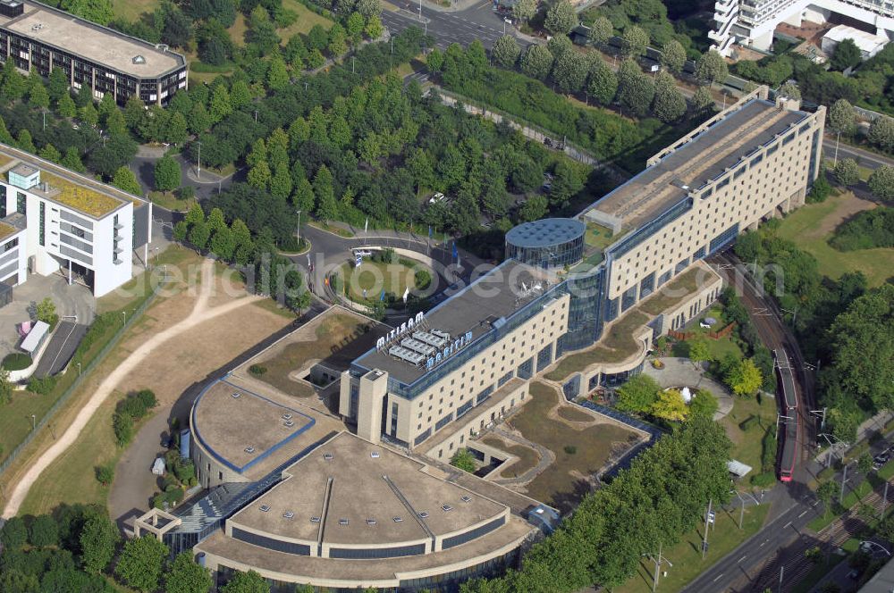 Bonn from the bird's eye view: Blick auf das Maritim Hotel in Bonn. Es befindet sich nahe des Rheinufers sowie der Rheinaue, einem Naherholungsgebiet, und bietet seinen Gästen vom Hallenschwimmbad, über Sauna bis hn zum Solarium viel Abwehslung. Auch die Nutzung für Tagungen ist möglich, da es über ein Business Center verfügt. Kontakt: Maritim Hotel Bonn, Godesberger Allee, 53175 Bonn, Tel. +49(0)288 8108 0, Fax +49(0)288 8108 811, Email: info.bon@maritim.de