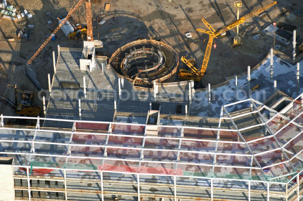 POTSDAM from above - Blick auf eine Baustelle in Potsdam-Drewitz. Hier entsteht bis August 2008 ein Einrichtungskomplex des Möbelhaus Porta und der Discounter Möbel Boss. Es sollen 250 Arbeitsplätze geschaffen werden und 50 Mio. Euro investiert werden. Kontakt: Porta Möbel Handelsgesellschaft mbH & Co. KG, Bakenweg 16 - 20, 32457 Porta Westfalica, Tel. +49 (0)5731 609 0