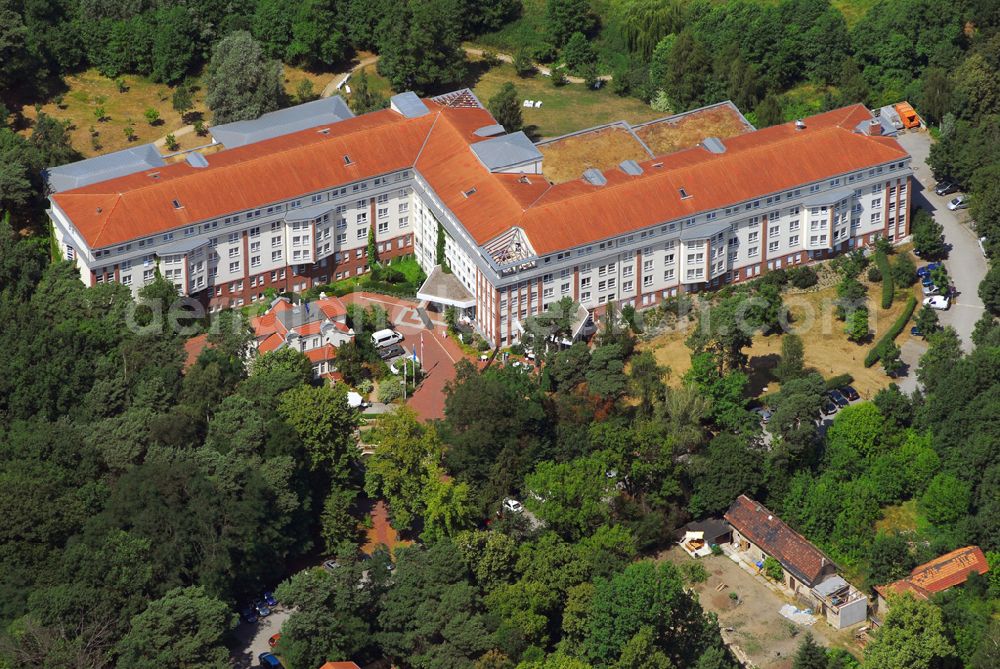 Aerial image Hoppegarten - Blick auf die MEDIAN Klinik Hoppegarten, Rehabilitationsfachklinik für Orthopädie, Rheumatologie, Skelettverletzungen und berufliche Rehabilitation,Hausanschrift Rennbahnallee 107,D-15366 Dahlwitz - Hoppegarten,Telefon 03342 / 353-0,Fax 03342 / 353-222 Verwaltungsleiterin Frau John-Exner rehaklinik.hoppegarten@median-kliniken.de URL