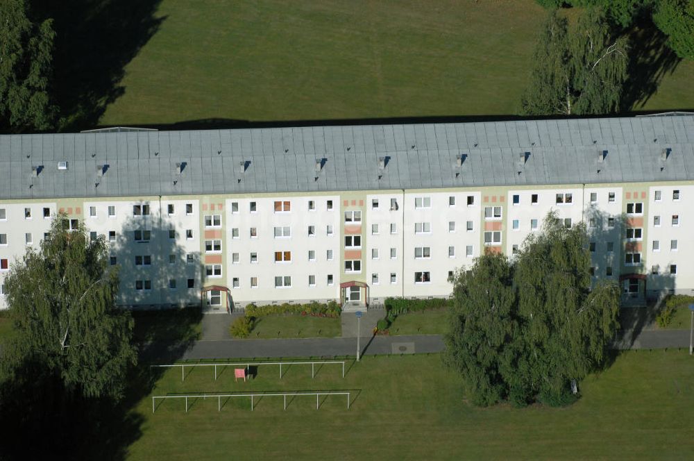 Schwerin from above - Blick auf ein Mehrfamilienhaus im Schweriner Stadtteil Lankow. Der Wohnkpmplex gehört zur Neubausiedlung an der Ratzeburger Straße/ Doktor-Joseph-Herzfeld Straße. Kontakt: Landeshauptstadt Schwerin Bürgerbüro, Am Packhof 2-6 19053 Schwerin, Tel. +49(0)385 545 1111, Fax +49(0)385 545 1809, Email: buergerbuero@schwerin.de