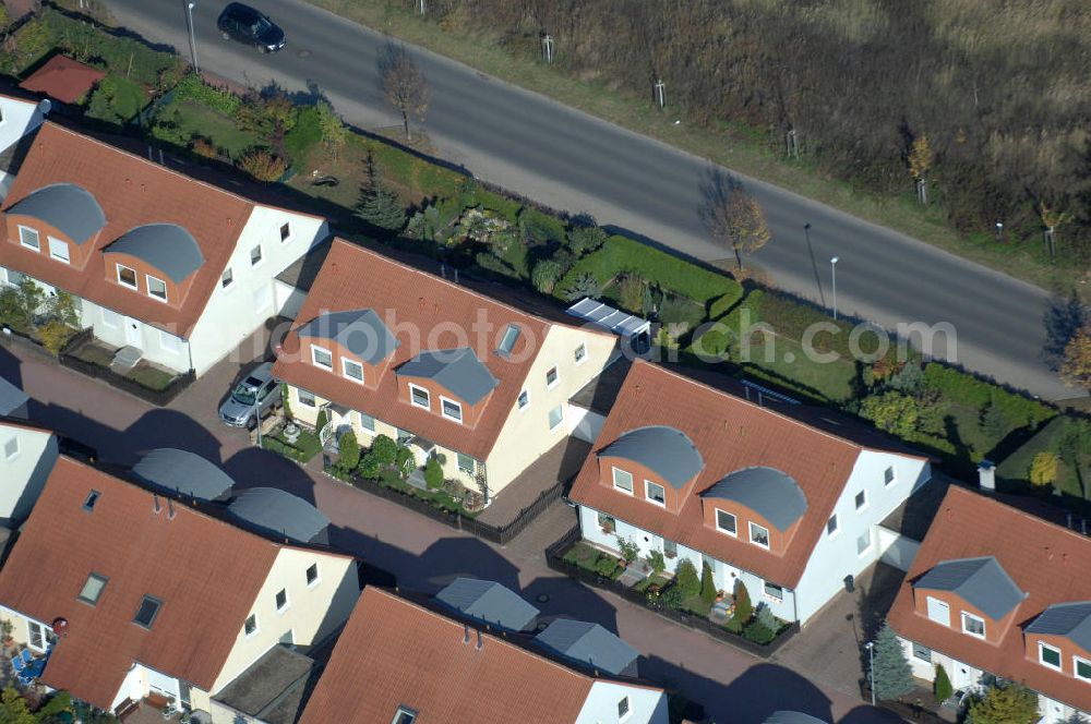 Panketal from above - Blick auf die Mehrfamilienhaus- Wohngebiet zwischen Eichenring, Lindenberger Straße und Karower Straße in Panketal Ortsteil Schwanebeck Neu-Buch.