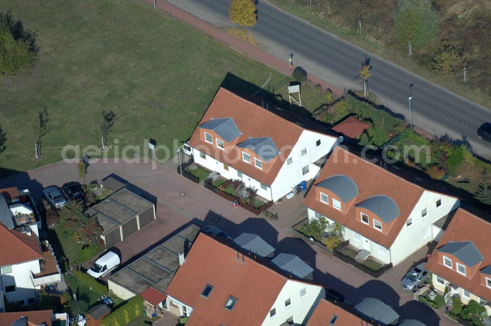 Panketal from the bird's eye view: Blick auf die Mehrfamilienhaus- Wohngebiet zwischen Eichenring, Lindenberger Straße und Karower Straße in Panketal Ortsteil Schwanebeck Neu-Buch.