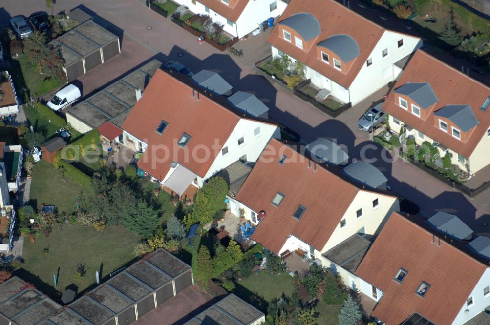 Aerial image Panketal - Blick auf die Mehrfamilienhaus- Wohngebiet zwischen Eichenring, Lindenberger Straße und Karower Straße in Panketal Ortsteil Schwanebeck Neu-Buch.