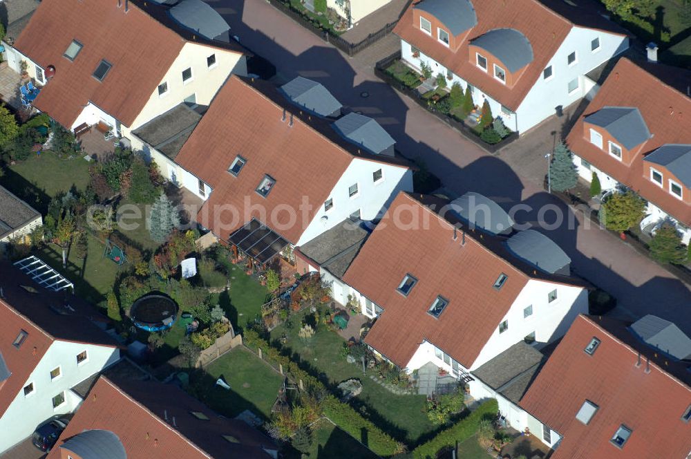 Aerial photograph Panketal - Blick auf die Mehrfamilienhaus- Wohngebiet zwischen Eichenring, Lindenberger Straße und Karower Straße in Panketal Ortsteil Schwanebeck Neu-Buch.