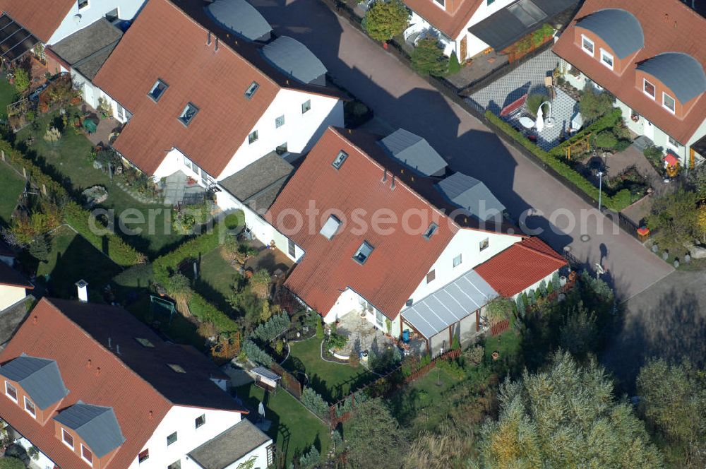 Panketal from above - Blick auf die Mehrfamilienhaus- Wohngebiet zwischen Eichenring, Lindenberger Straße und Karower Straße in Panketal Ortsteil Schwanebeck Neu-Buch.